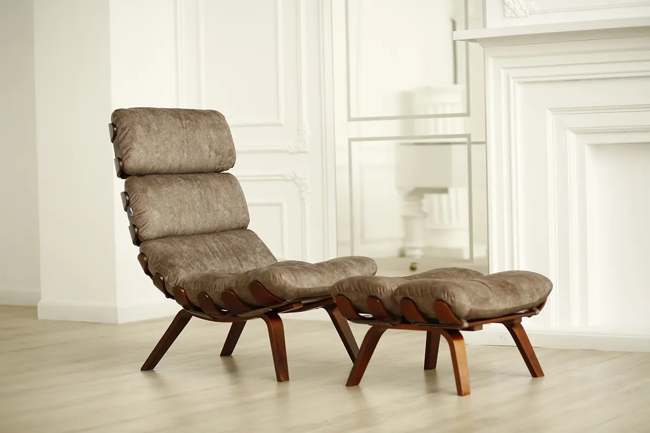 Кресло поэнг с пуфом Ессей шпон/велюр (GT)