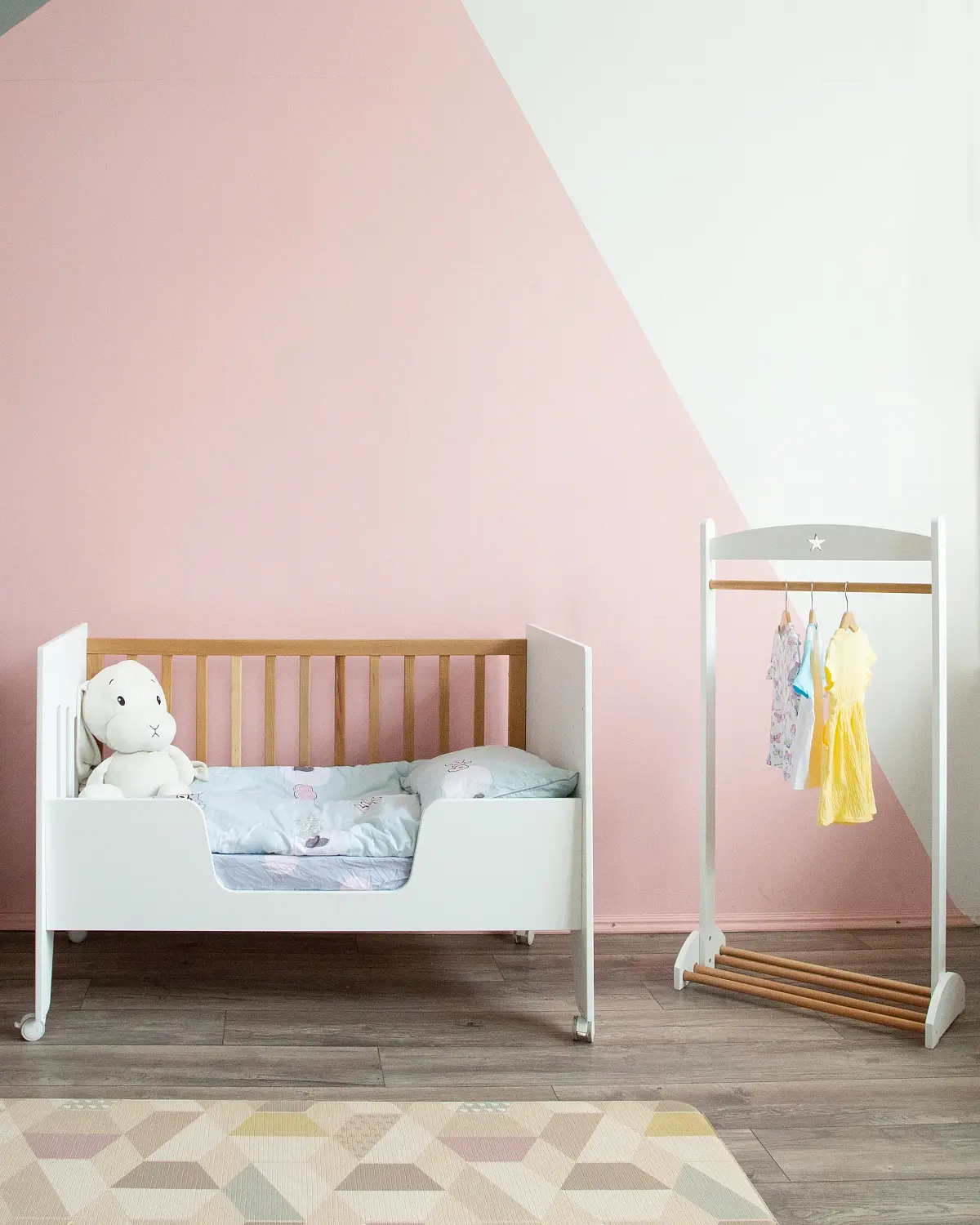 Вешалка детская напольная белый/дерево (ANT)