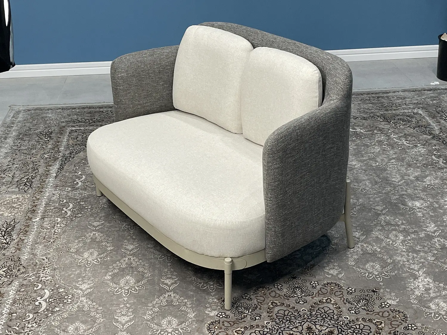 Диван прямой Сэнди серо белая рогожка-ножки металл, MASSA